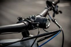 Litemove - Support D'éclairage Avant Pour Guidons 31,8 Mm Et 35mm -VTT Soldes litemove support eclairage guidon 1 3840x2160