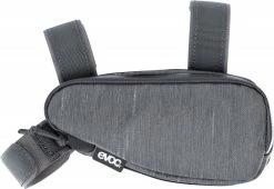 Evoc - Sacoche De Cadre 0,7 L - Bikepacking -VTT Soldes evoc sacoche de cadre 700 ml gris carbone perspective 4 3840x2160