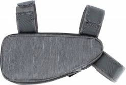 Evoc - Sacoche De Cadre 0,7 L - Bikepacking -VTT Soldes evoc sacoche de cadre 700 ml gris carbone perspective 5 3840x2160